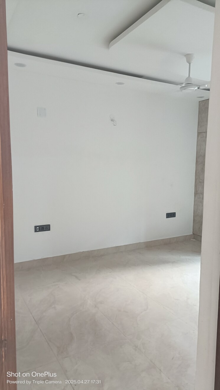 Room, ashoka-enclave-faridabad 3 Bedroom 233 Sq.Yd. Builder Floor In Sector 34 Faridabad 8570533