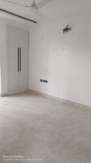 Room in 3 BHK Builder Floor at Ashoka Enclave Faridabad, Sector 34 – for Sale