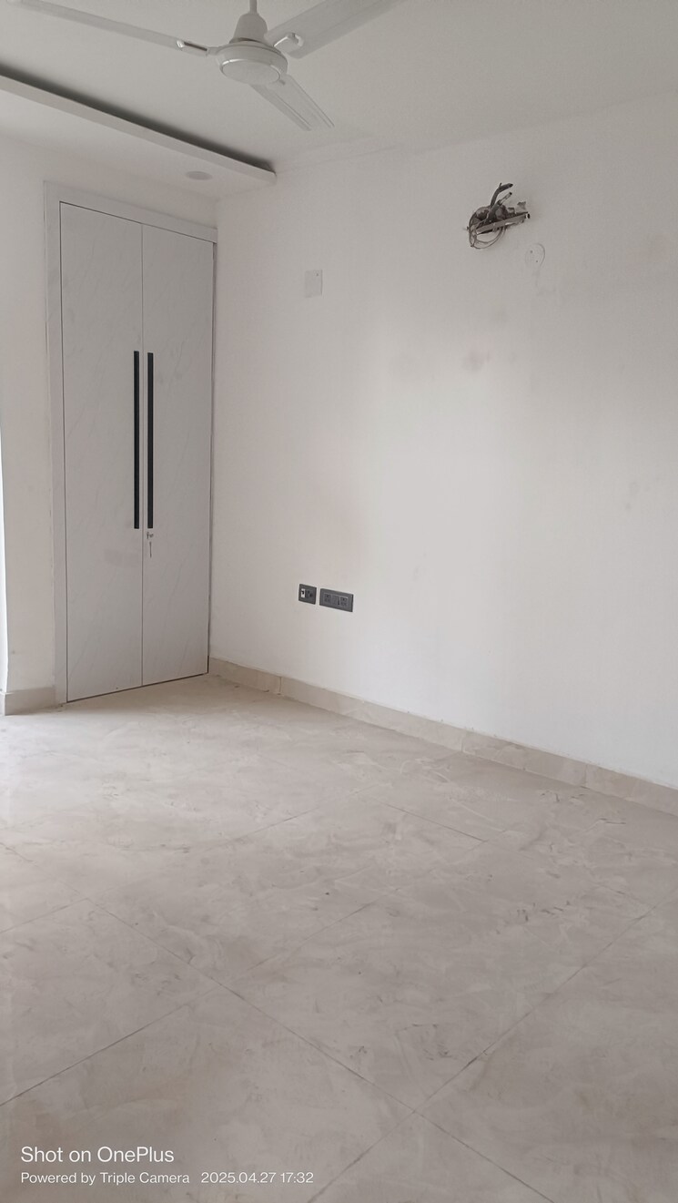 Room, ashoka-enclave-faridabad 3 Bedroom 233 Sq.Yd. Builder Floor In Sector 34 Faridabad 8570533