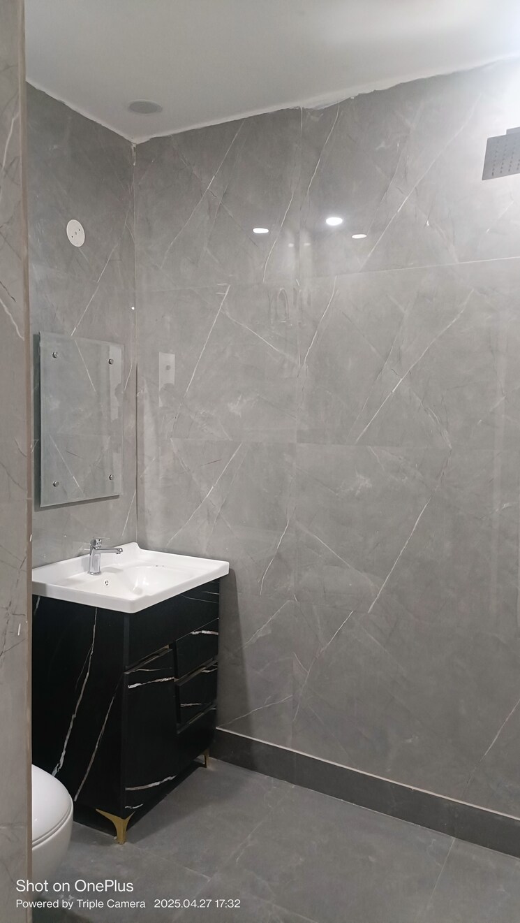 Bathroom, ashoka-enclave-faridabad 3 Bedroom 233 Sq.Yd. Builder Floor In Sector 34 Faridabad 8570533