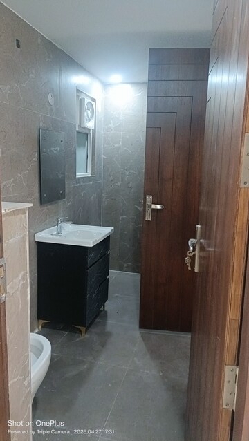 Bathroom in 3 BHK Builder Floor at Ashoka Enclave Faridabad, Sector 34 – for Sale