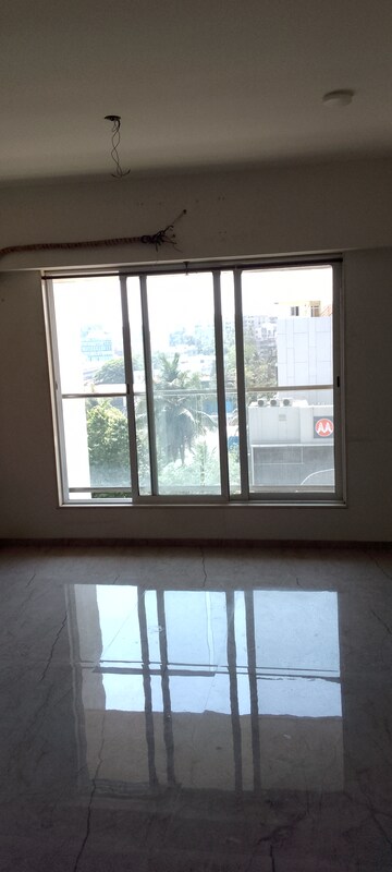 Room in 3 BHK Apartment at Paranjape Schemes Royal Court, Andheri East – for Rent
