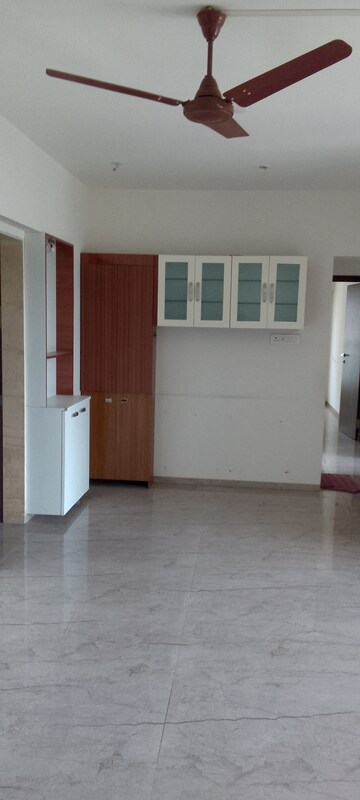 Room in 3 BHK Apartment at Paranjape Schemes Royal Court, Andheri East – for Rent