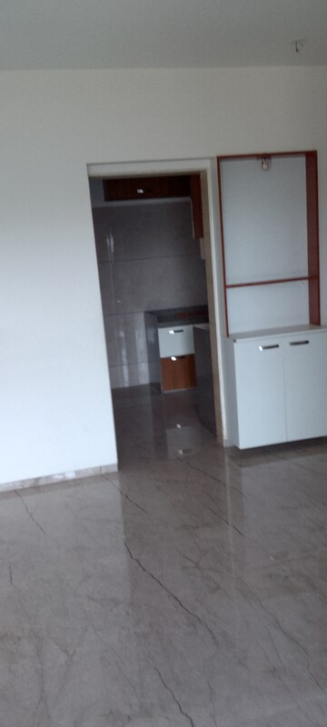 Room in 3 BHK Apartment at Paranjape Schemes Royal Court, Andheri East – for Rent