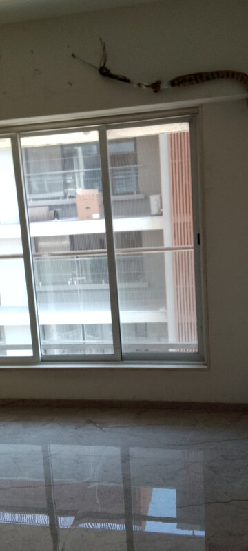 Room in 3 BHK Apartment at Paranjape Schemes Royal Court, Andheri East – for Rent