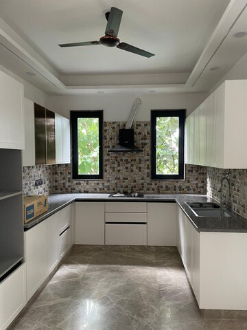Kitchen in 3 BHK Builder Floor at Dlf Phase I – for Rent