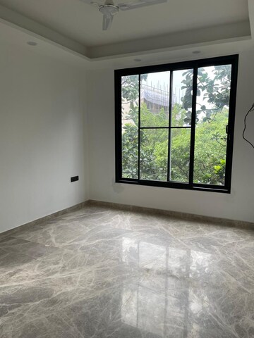 Room in 3 BHK Builder Floor at Dlf Phase I – for Rent