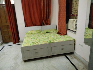 Bedroom in 4 BHK Builder Floor at Sector 43 – for Rent