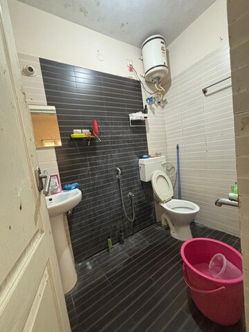Master Bedroom in 2 BHK Builder Floor at Hsr Layout Sector 2 – for Rent