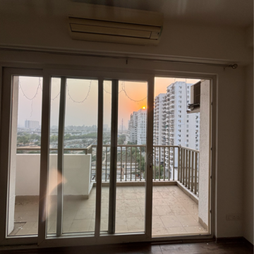 3 BHK Apartment For Rent in Emaar MGF The Palm Drive Studios, Sector 66