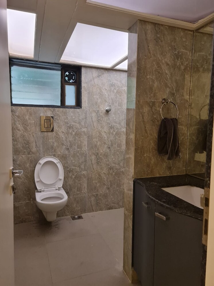 Bathroom, saidhan-infinity 3 Bedroom 1650 Sq.Ft. Apartment In Khar West Mumbai 8570976