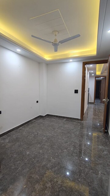 Room in 3 BHK Builder Floor at Malviya Nagar – for Rent