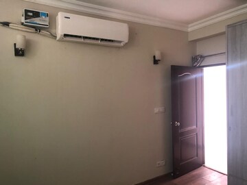 3 BHK Apartment For Rent in Raheja Vedaanta, Sector 108