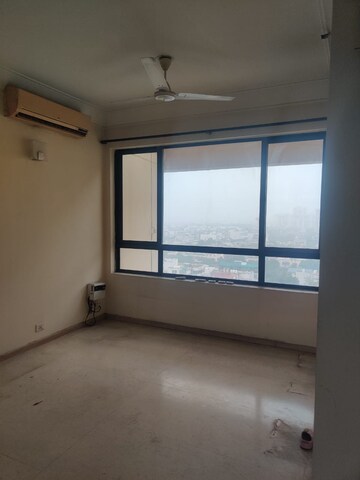 Room in 3 BHK Apartment at Unitech Fresco, Sector 50 – for Rent