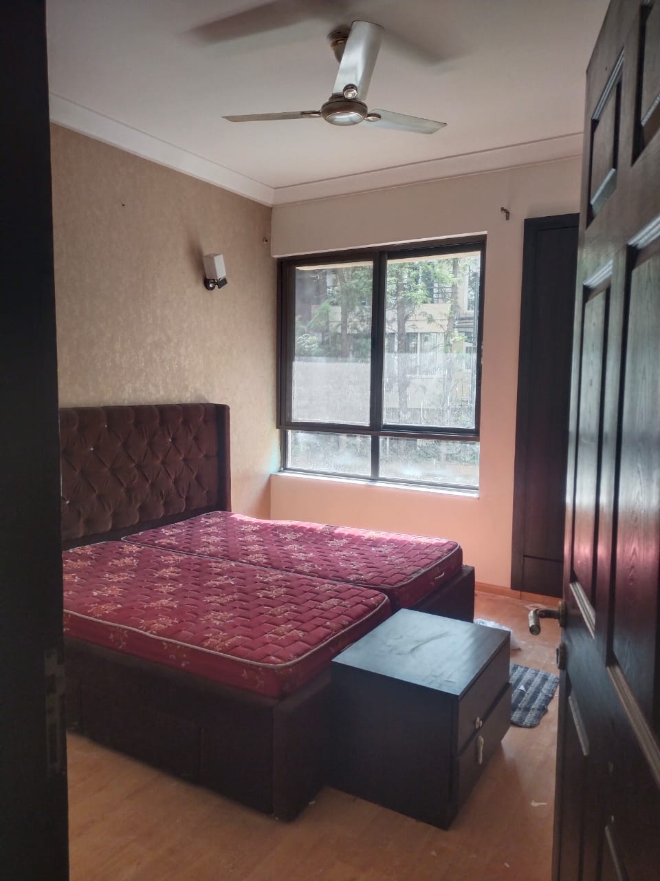 3 BHK + Servant Room Apartment For Rent in Unitech Fresco