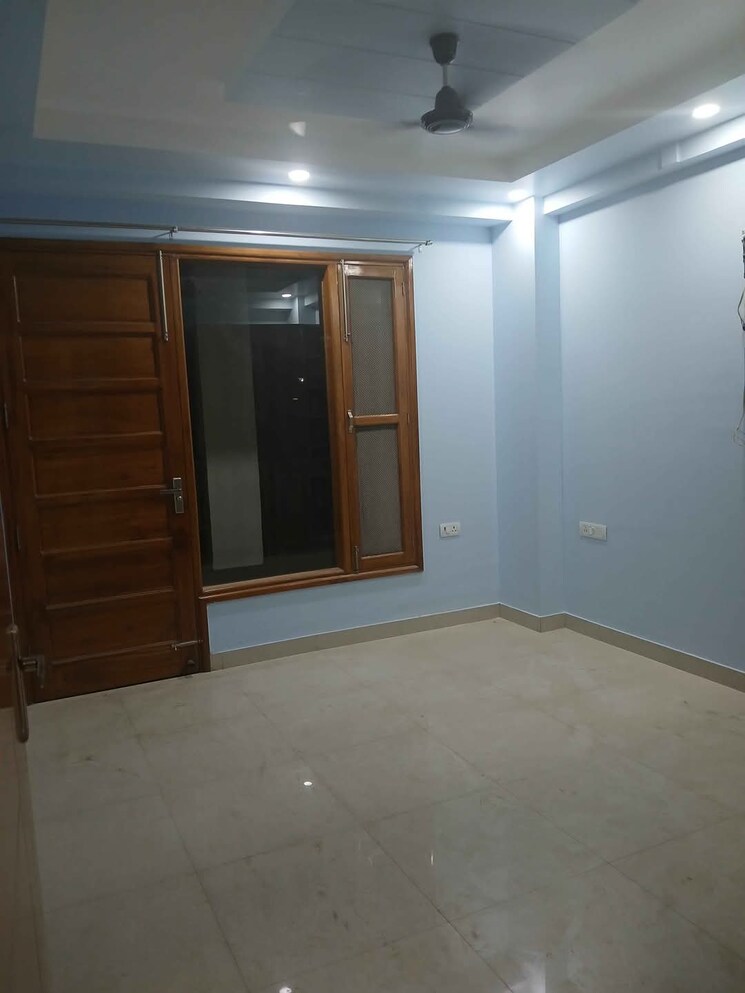 Room, sector 9 3 Bedroom 258 Sq.Yd. Builder Floor In Sector 9 Gurgaon 8571252