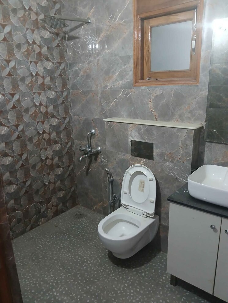 Bathroom, sector 9 3 Bedroom 258 Sq.Yd. Builder Floor In Sector 9 Gurgaon 8571252