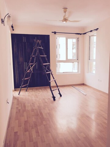 Room in 3 BHK Apartment at Orchid Petals, Sector 49 – for Rent