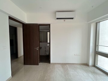 Room in 4 BHK Apartment at Lodha Kiara, Worli – for Sale