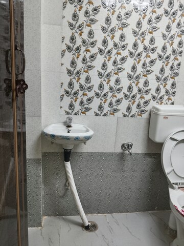 Bathroom in 1 RK Apartment at Khirki Extension – for Rent
