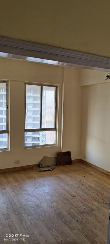 Room in 2 BHK Apartment at Ansal Sushant Aquapolis, Dundahera – for Sale