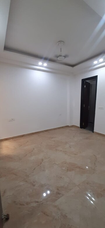 Room in 2 BHK Apartment at Palm Residency Chhatarpur, Chattarpur – for Rent