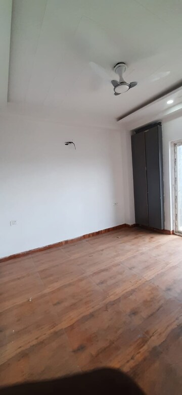 Room in 2 BHK Apartment at Palm Residency Chhatarpur, Chattarpur – for Rent