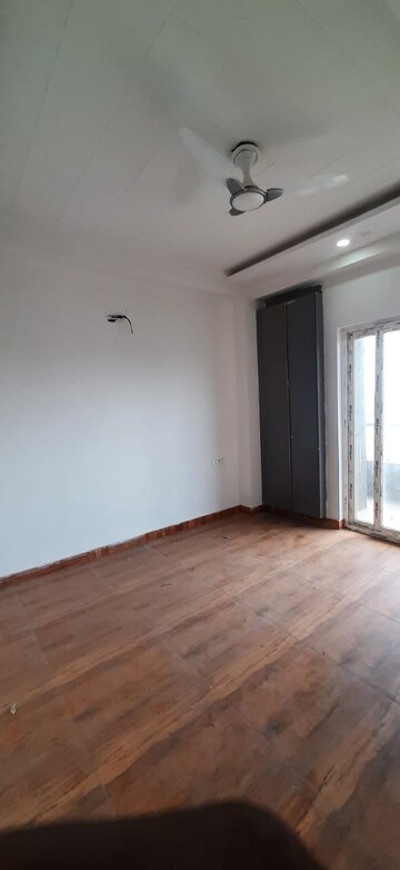Room in 2 BHK Apartment at Palm Residency Chhatarpur, Chattarpur – for Rent