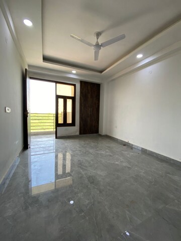 Room in 2 BHK Apartment at Palm Residency Chhatarpur, Chattarpur – for Rent