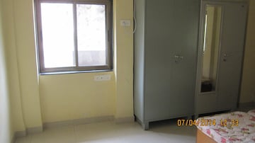 Room in 2 BHK Apartment at Triveni CHS Andheri, Andheri West – for Rent