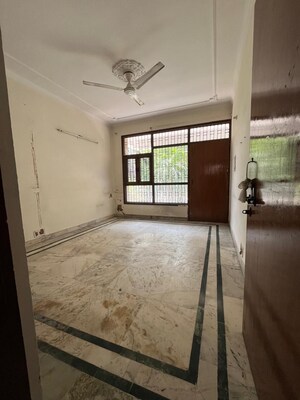 Room in 3 BHK Apartment at The Mahesh CGHS, Sector 21c – for Sale