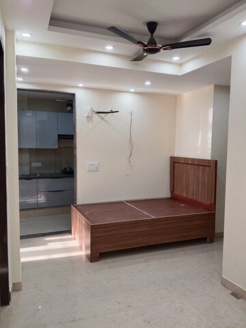 Room in 2 BHK Apartment at Palm Residency Chhatarpur, Chattarpur – for Rent