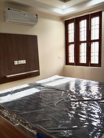 Room in 2 BHK Apartment at Palm Residency Chhatarpur, Chattarpur – for Rent