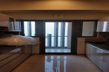 Room in 5 BHK Apartment at Piramal Aranya, Byculla – for Sale