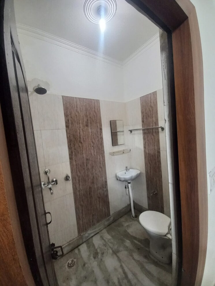 Bathroom, panchvati colony 4 Bedroom 200 Sq.Yd. Independent House In Panchvati Colony Ghaziabad 8572188
