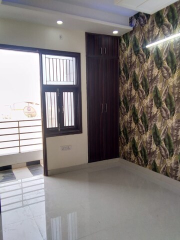 Room in 3 BHK Builder Floor at Deep Homes Sector 73, Sector 73 – for Sale