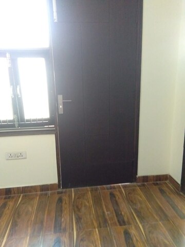 Room in 3 BHK Builder Floor at Deep Homes Sector 73, Sector 73 – for Sale