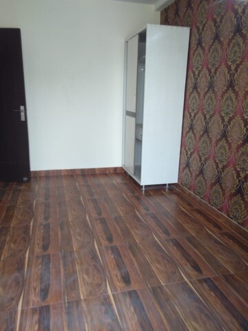 Room in 3 BHK Builder Floor at Deep Homes Sector 73, Sector 73 – for Sale
