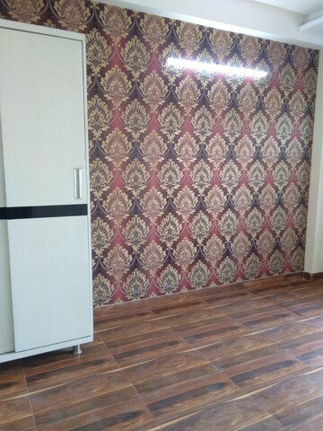 Room in 3 BHK Builder Floor at Deep Homes Sector 73, Sector 73 – for Sale