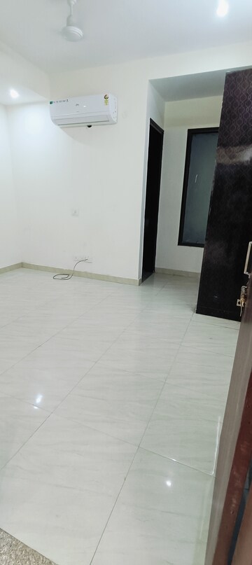 Room in 2 BHK Builder Floor at Ansal API Esencia, Sector 67 – for Rent