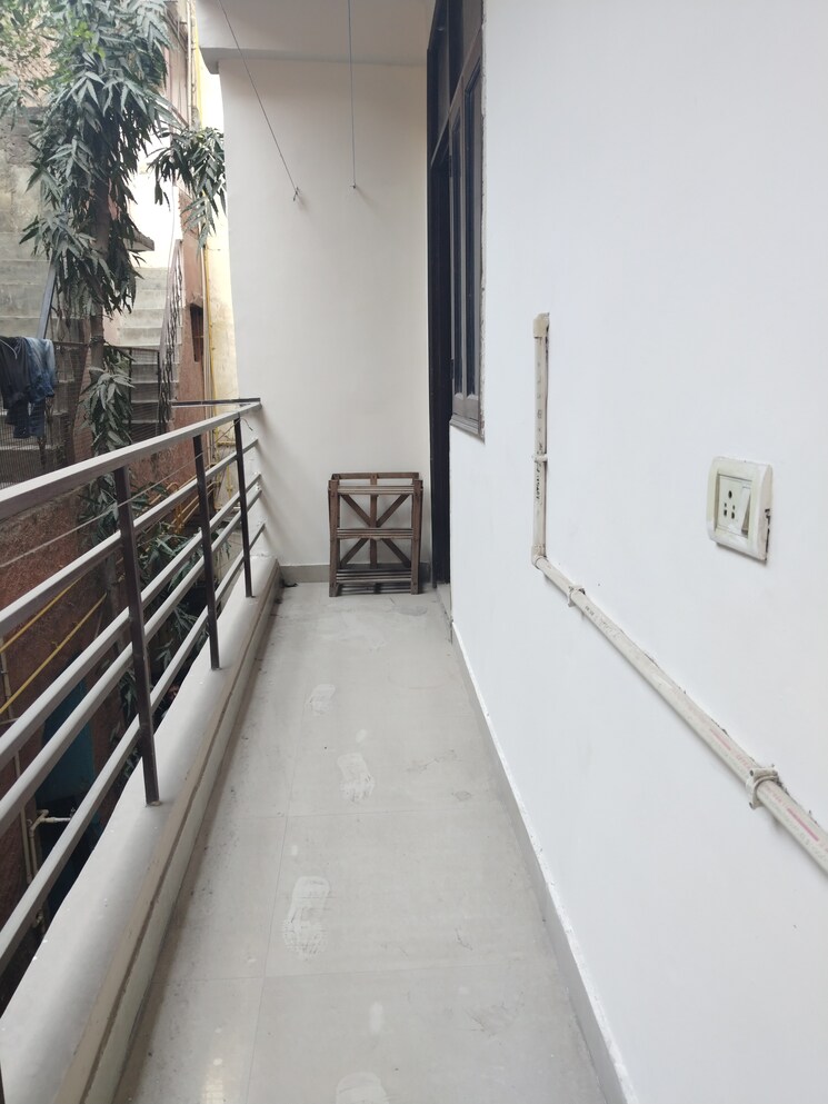 Balcony, khirki extension 1 Bedroom 500 Sq.Ft. Apartment In Khirki Extension Delhi 8572261