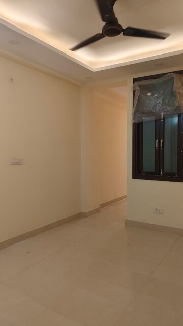 Room in 2 BHK Builder Floor at Khirki Extension – for Rent