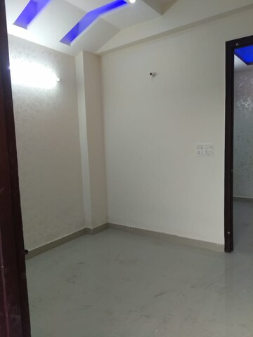Room in 1 RK Builder Floor at DS Homes Noida, Sector 70 – for Rent
