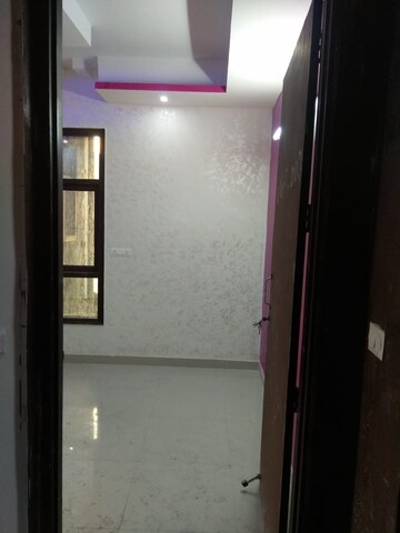 Building Lobby in 1 RK Builder Floor at DS Homes Noida, Sector 70 – for Rent