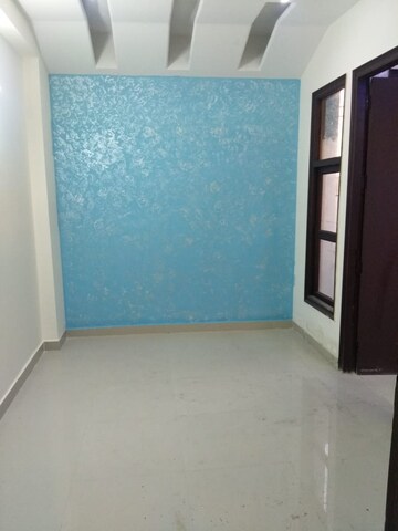 Room in 1 RK Builder Floor at DS Homes Noida, Sector 70 – for Rent