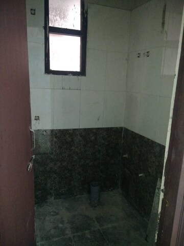 Bathroom in 1 RK Builder Floor at DS Homes Noida, Sector 70 – for Rent