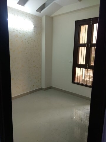 Room in 1 RK Builder Floor at DS Homes Noida, Sector 70 – for Rent