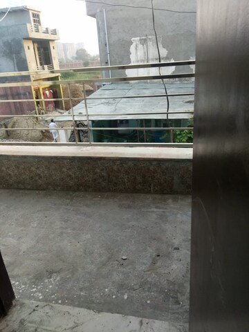 Balcony in 1 RK Builder Floor at DS Homes Noida, Sector 70 – for Rent