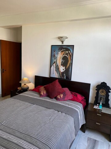 Bedroom in 4 BHK Apartment at Sector 28 – for Rent
