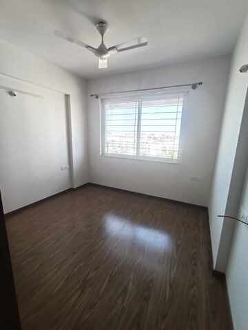 Room in 3 BHK Apartment at Prestige Misty Waters, Hebbal – for Rent